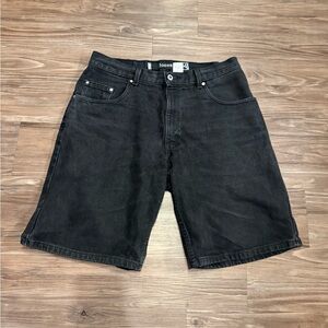 vintage silvertab levi’s denim jorts in faded black
